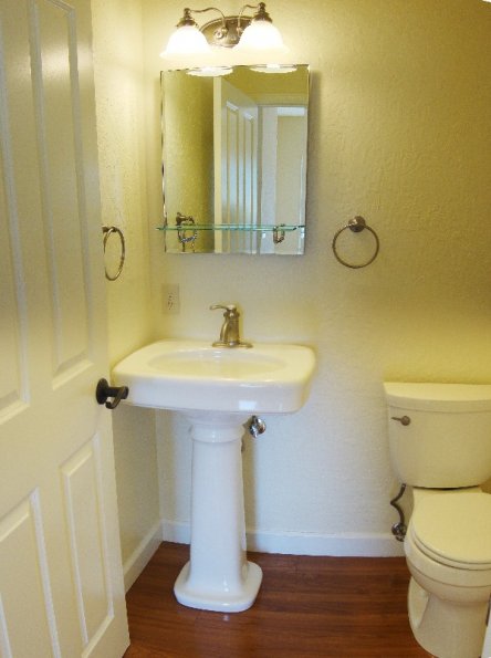 1/2 Bath